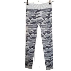 Xersion Lounge Fitted Leggings Grey & White Camo